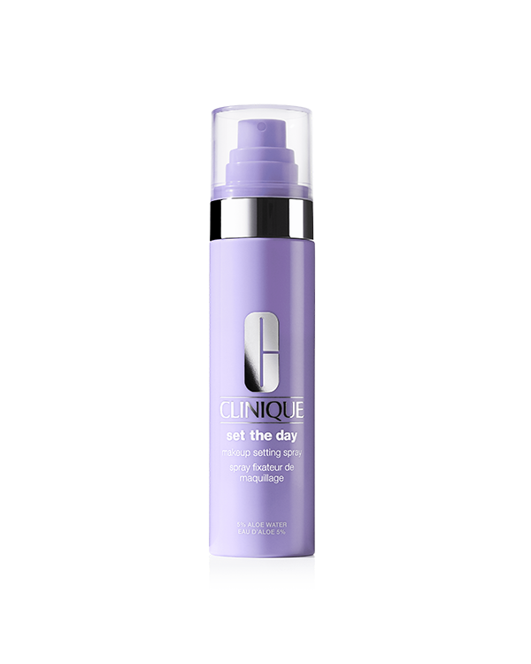 Brume fixatrice de maquillage en vaporisateur Set The Day™ : la brume fixatrice de maquillage en vaporisateur sans alcool avec 5 % d'eau d'aloès fixe le maquillage toute la journée et apaise la peau tout en l'hydratant. Résistante au transfert.